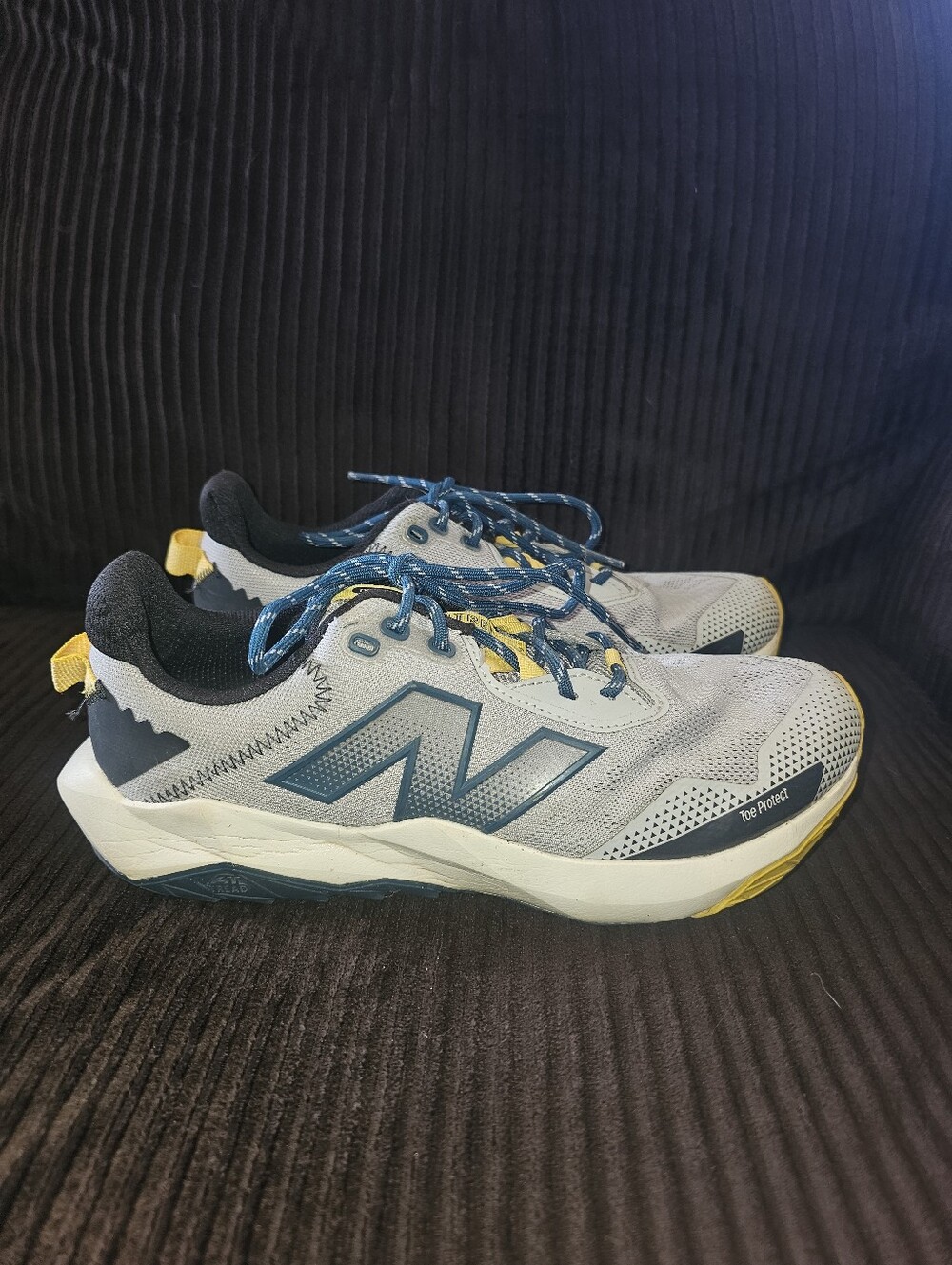 New Balance Men's Light Gray, Navy & Yellow Trail Sneakers